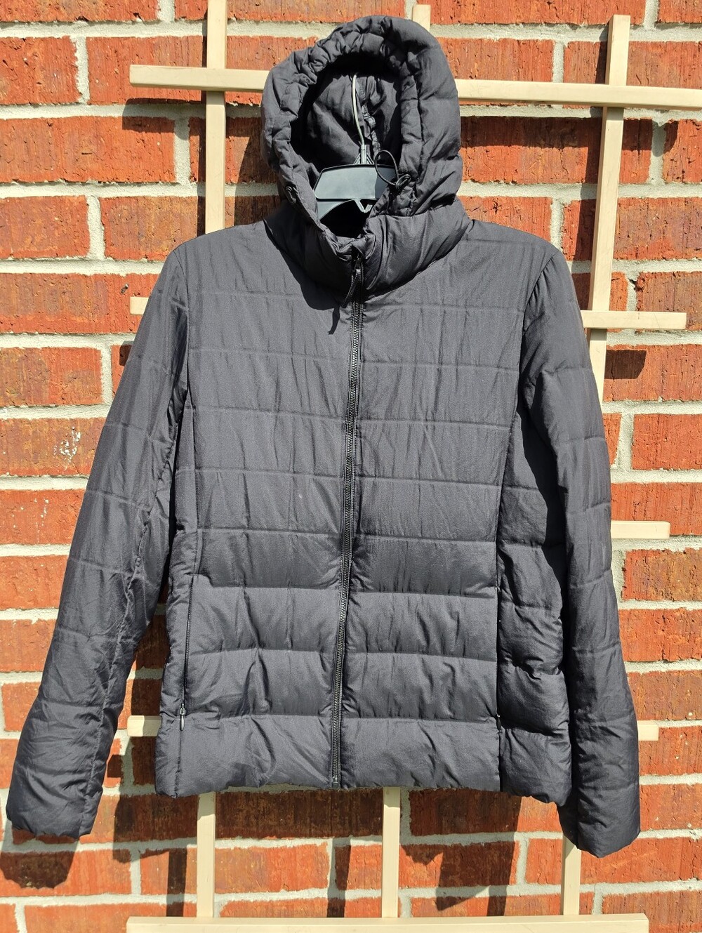 Uniqlo Jacket Medium Black Hooded Quilted Down Puffer Zip Packable